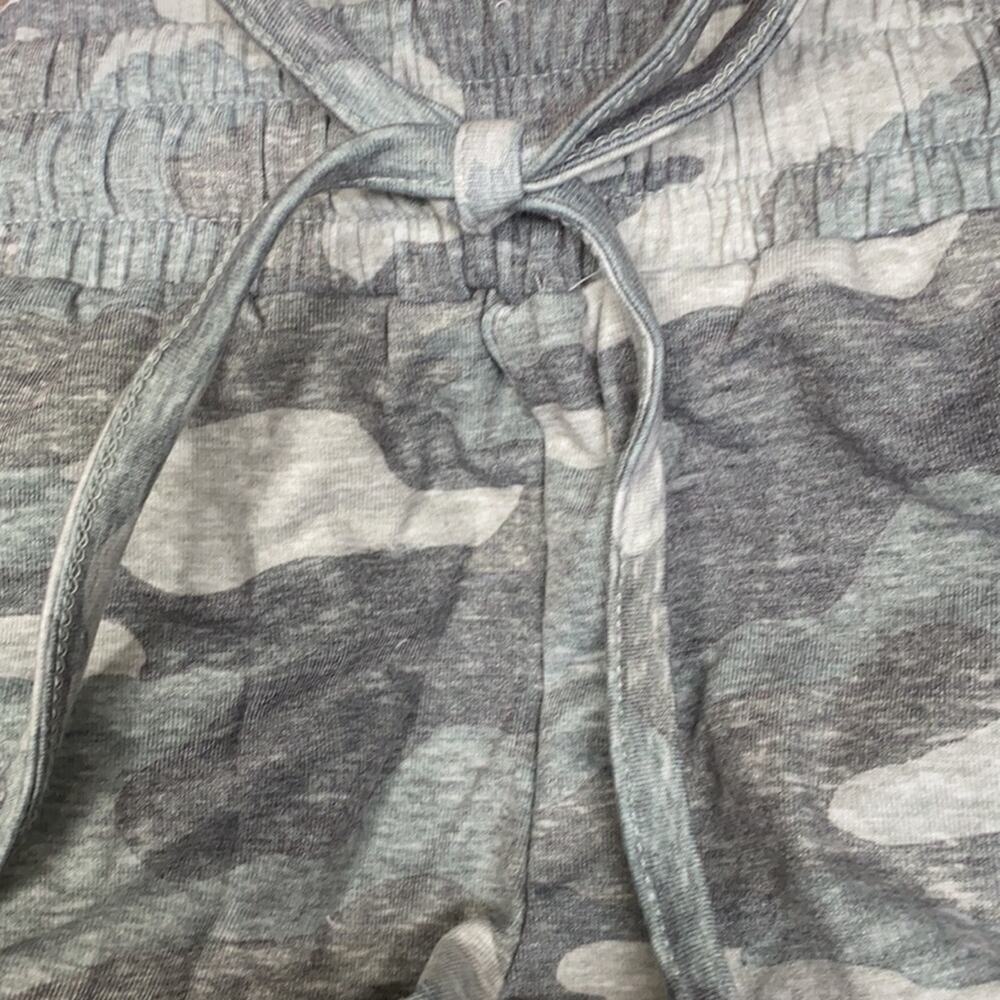 A:Glow Camo Maternity under belly lounge shorts - Picture 6 of 8